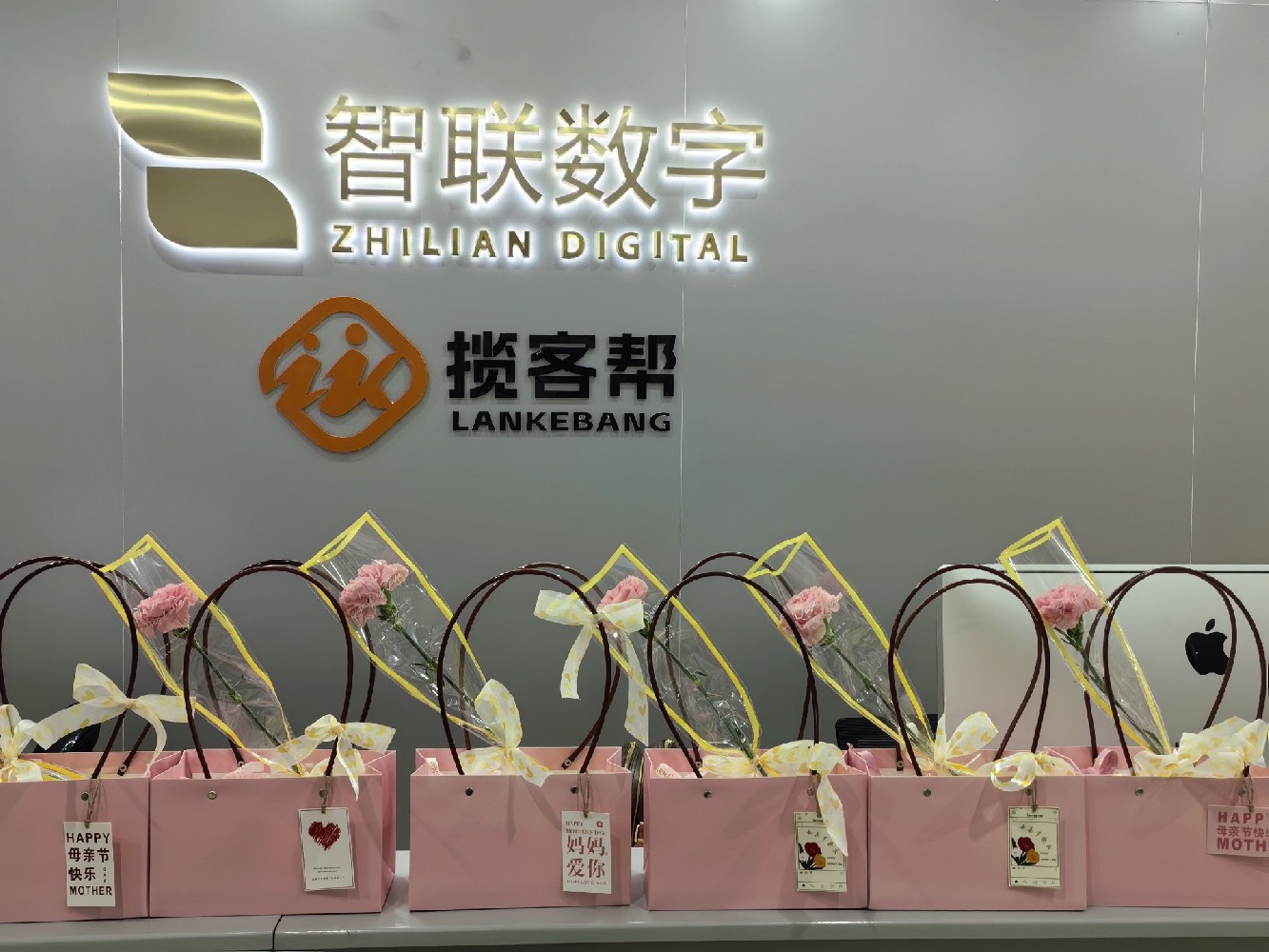 以花之名，獻(xiàn)愛(ài)母親-智聯(lián)數(shù)字母親節(jié)準(zhǔn)備了一份特別的禮物!