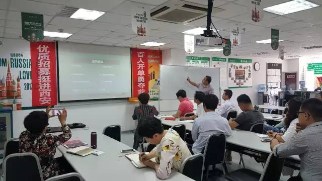 煙臺智聯(lián)網(wǎng)絡(luò)走進(jìn)中宏保險培訓(xùn)“微信營銷運營技巧”，面對面答疑解惑!